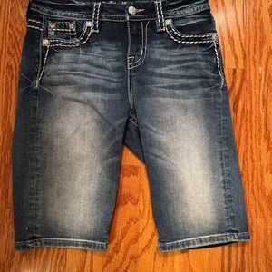 Miss me curvy Bermuda shorts